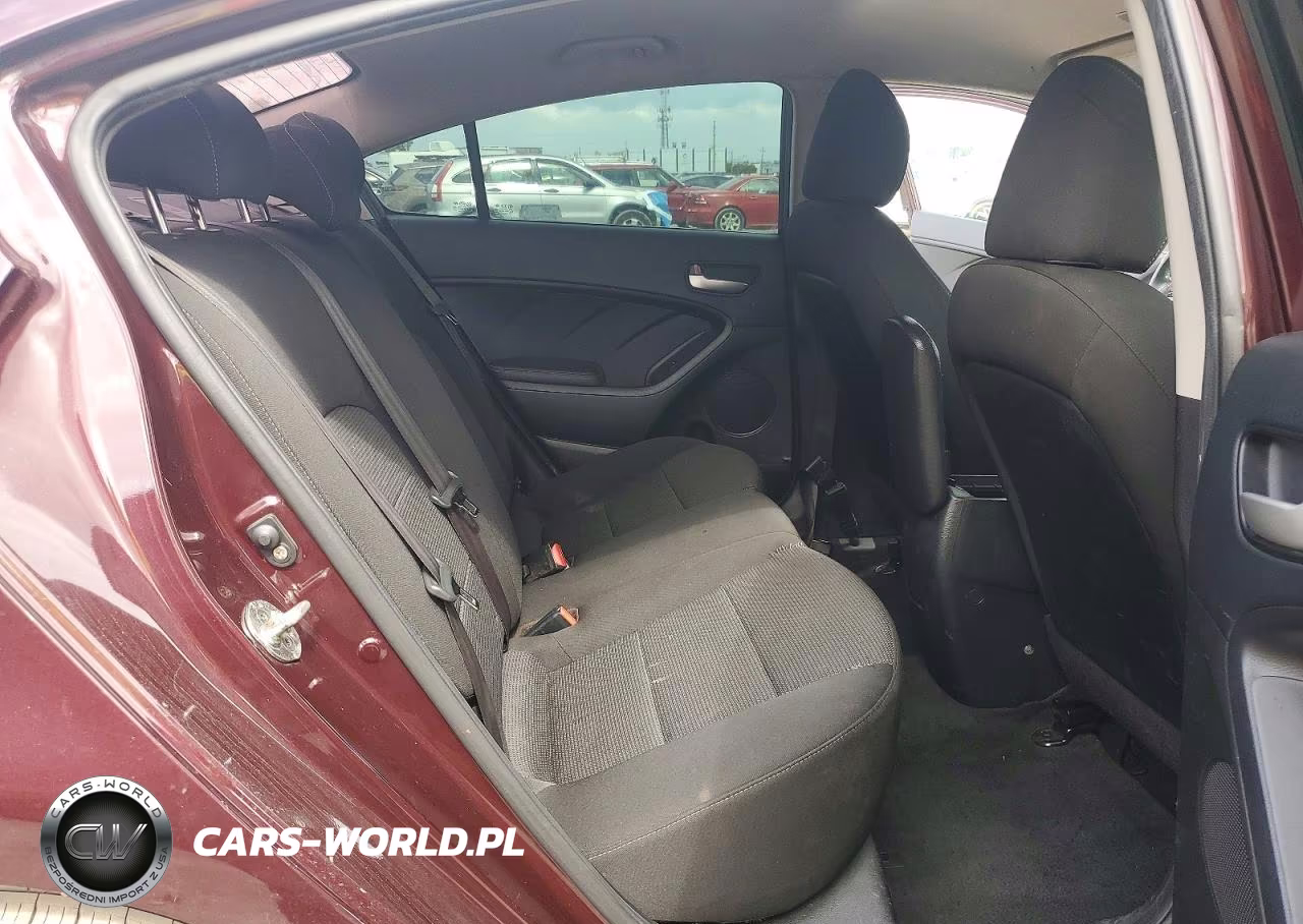 2018 Kia Forte Lx VIN:3KPFK4A71JE196692 - 10