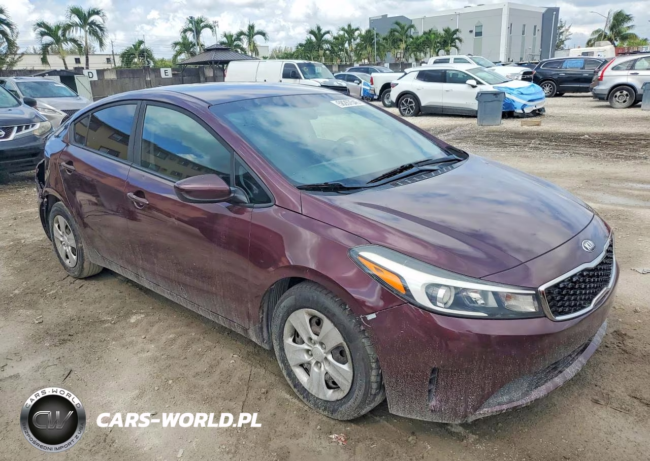 2018 Kia Forte Lx VIN:3KPFK4A71JE196692 - 4