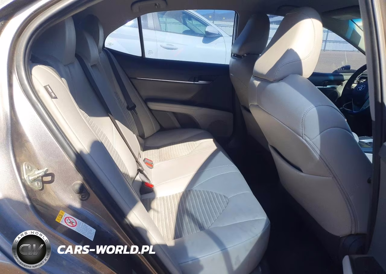 2018 Toyota Camry Se VIN:4T1B11HK6JU649227 - 10