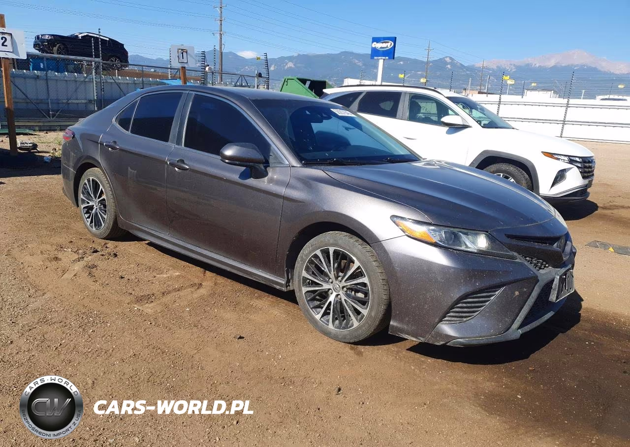 2018 Toyota Camry Se VIN:4T1B11HK6JU649227 - 4