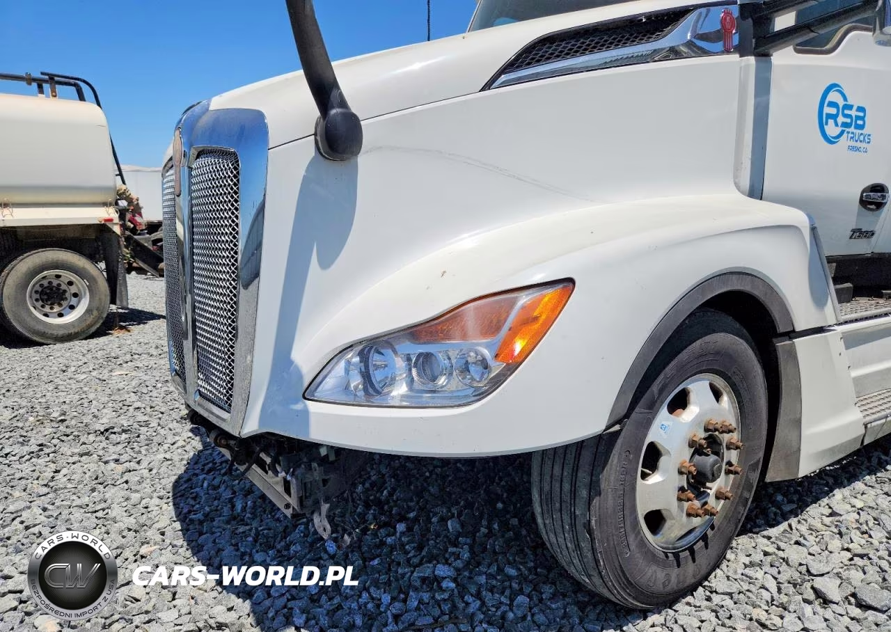 2023 Kenworth T680 Semi Truck VIN:1XKYDP9XXPJ218844 - 9