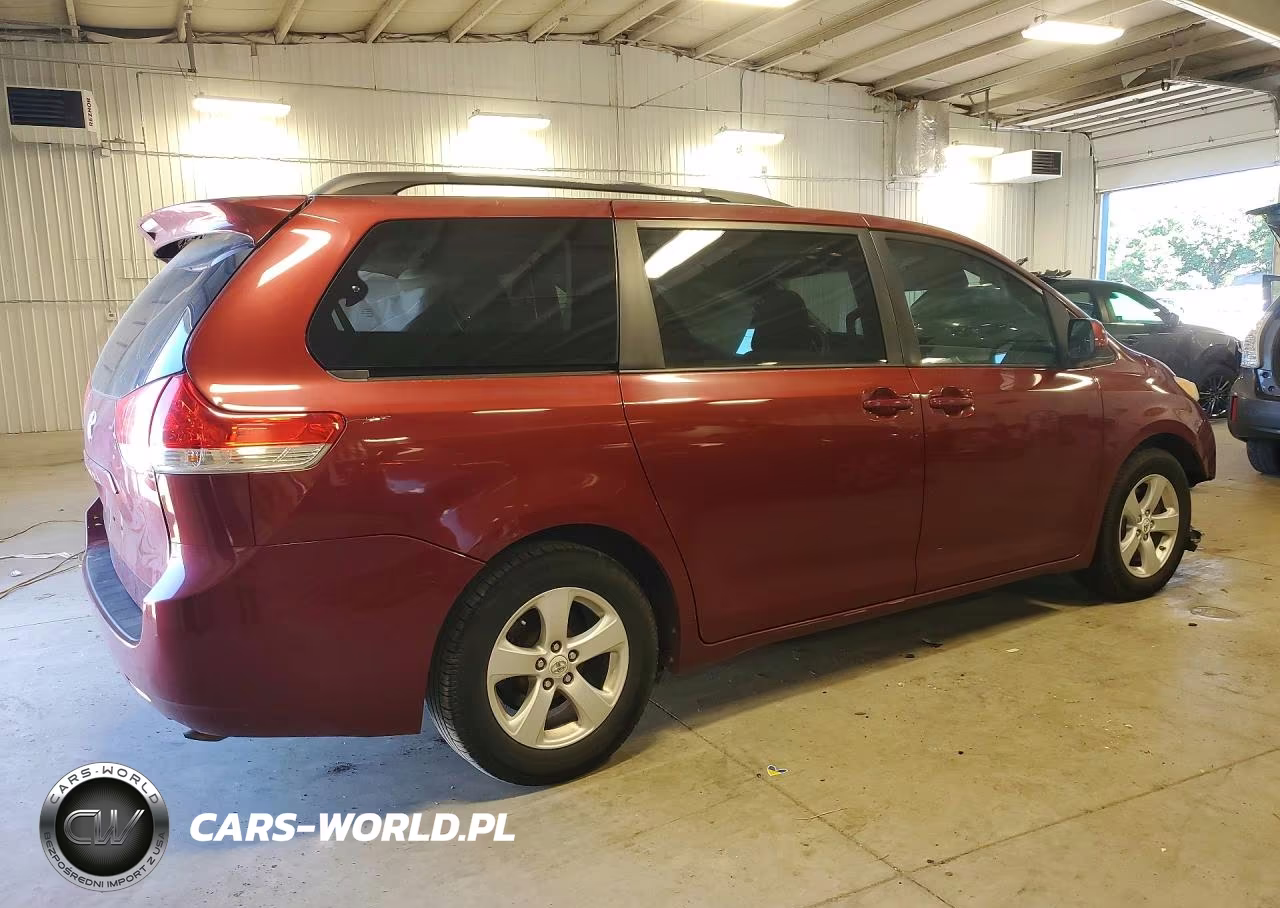 2011 Toyota Sienna Le VIN:5TDKK3DC0BS148335 - 3