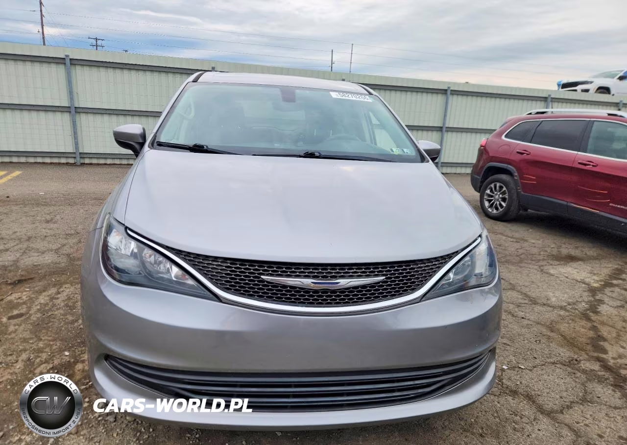 2017 Chrysler Pacifica Touring VIN:2C4RC1DG4HR610304 - 5