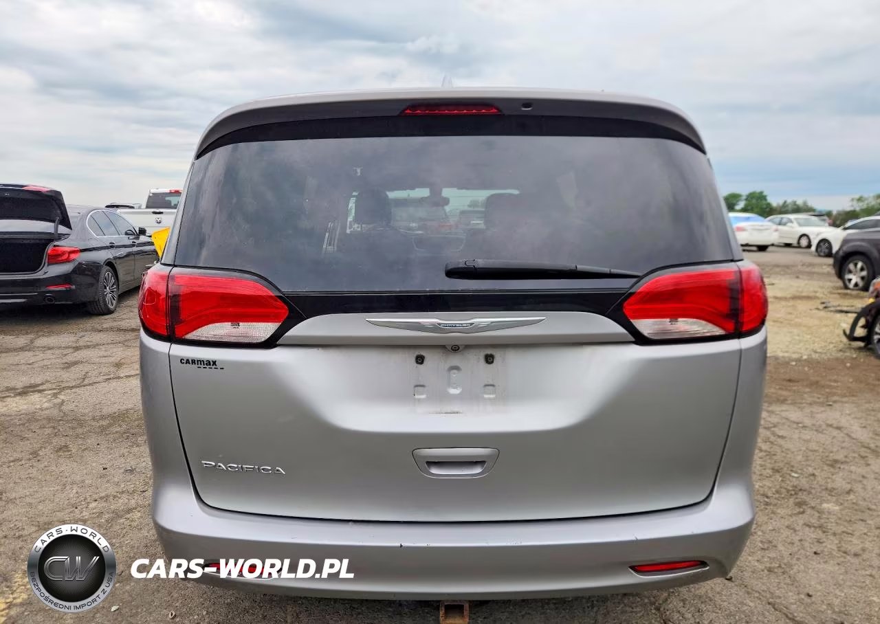 2017 Chrysler Pacifica Touring VIN:2C4RC1DG4HR610304 - 6