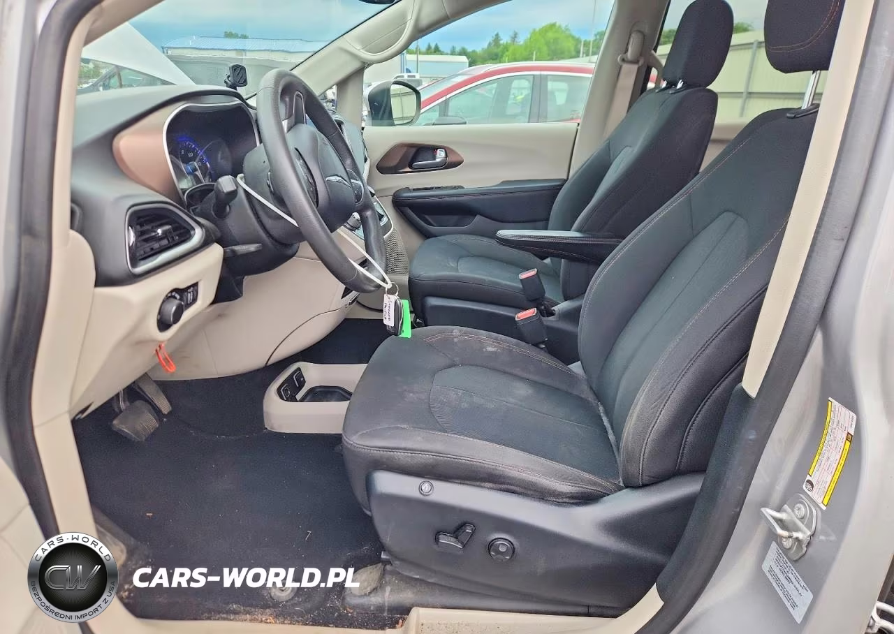 2017 Chrysler Pacifica Touring VIN:2C4RC1DG4HR610304 - 7