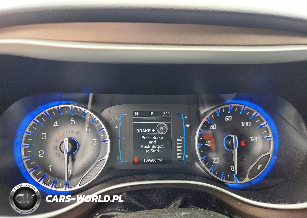 2017 Chrysler Pacifica Touring VIN:2C4RC1DG4HR610304 - 9