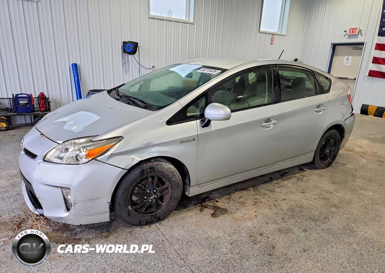 2013 Toyota Prius Three – zdjęcie 1 z 12