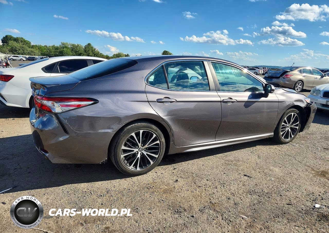2018 Toyota Camry Se VIN:4T1B11HK1JU066984 - 3