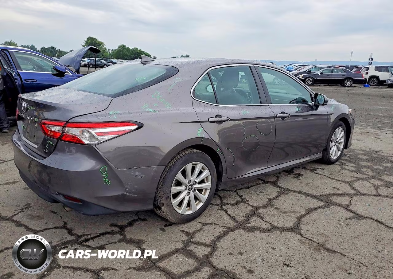 2019 Toyota Camry Le VIN:4T1B11HK4KU262662 - 3