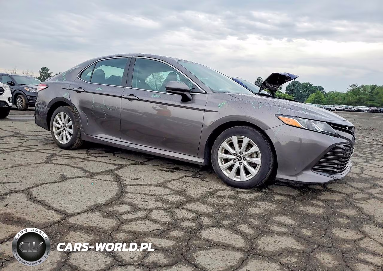 2019 Toyota Camry Le VIN:4T1B11HK4KU262662 - 4