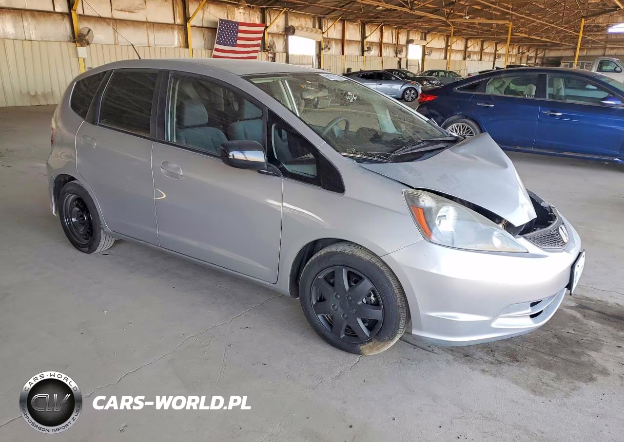 2011 Honda Fit VIN:JHMGE8H36BS008106 - 4