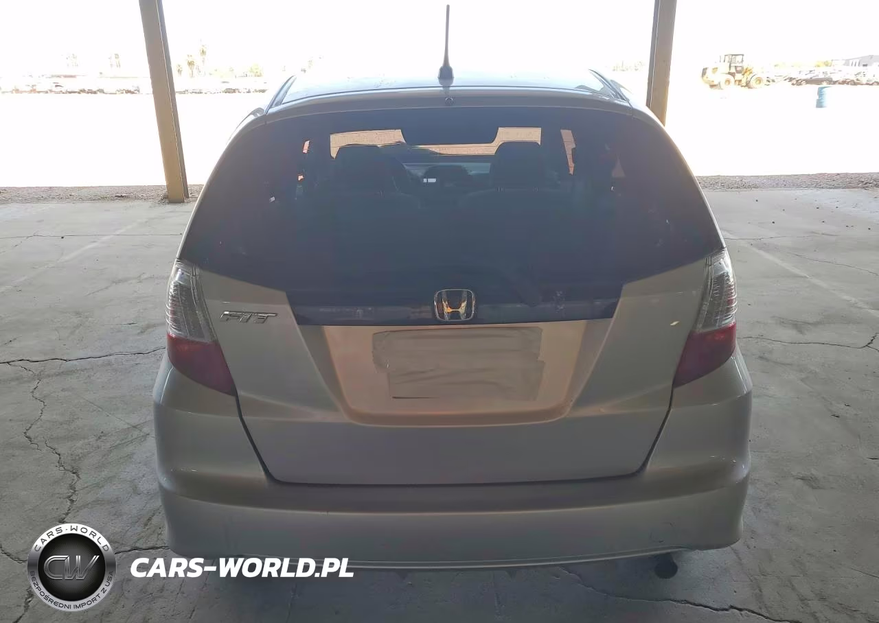 2011 Honda Fit VIN:JHMGE8H36BS008106 - 6