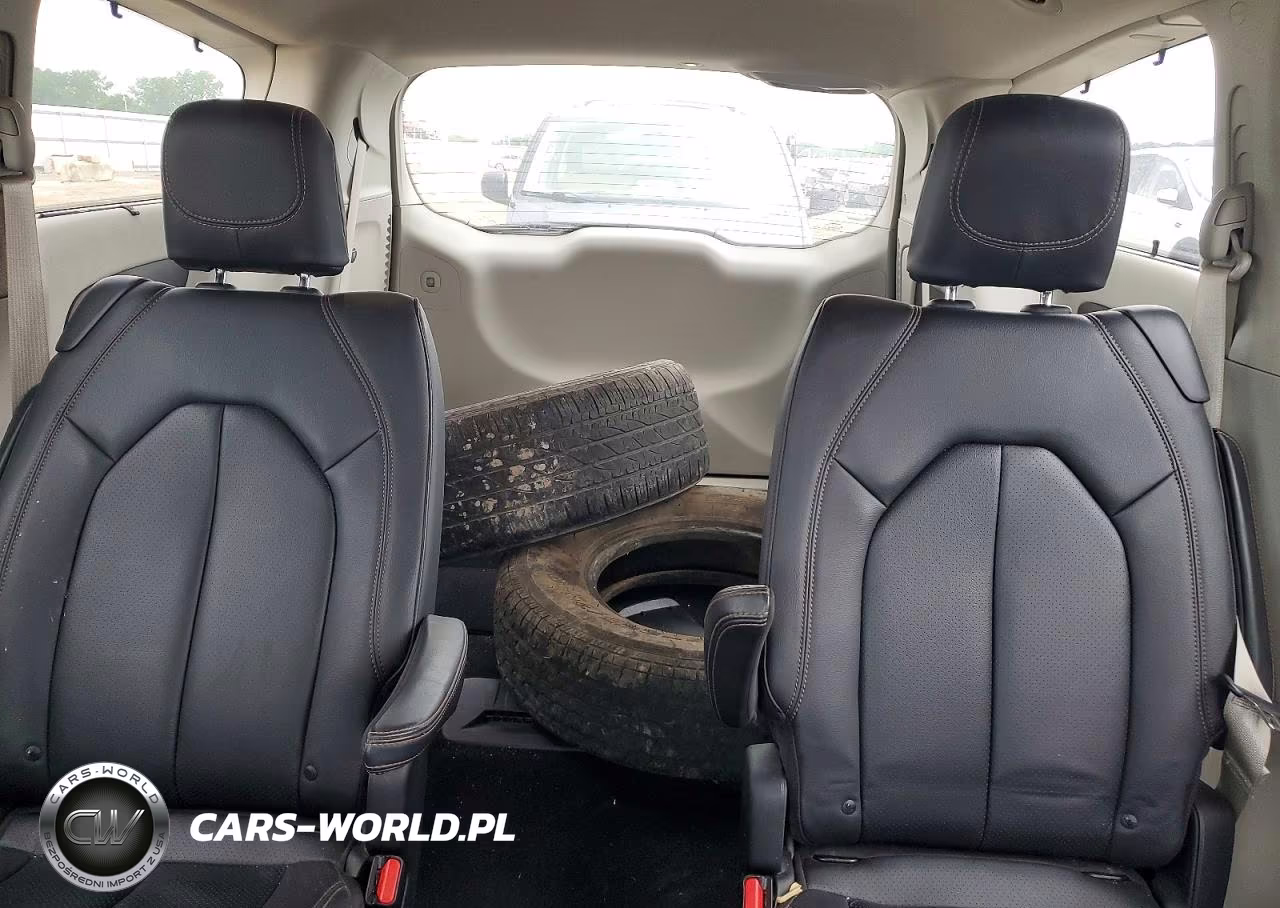 2020 Chrysler Pacifica Touring L VIN:2C4RC1BG5LR224342 - 10