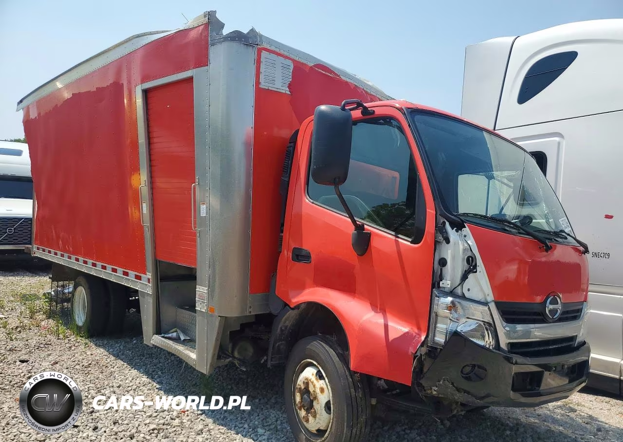 2018 Hino 195 Box Truck VIN:JHHSDM2H7JK006422 - 4
