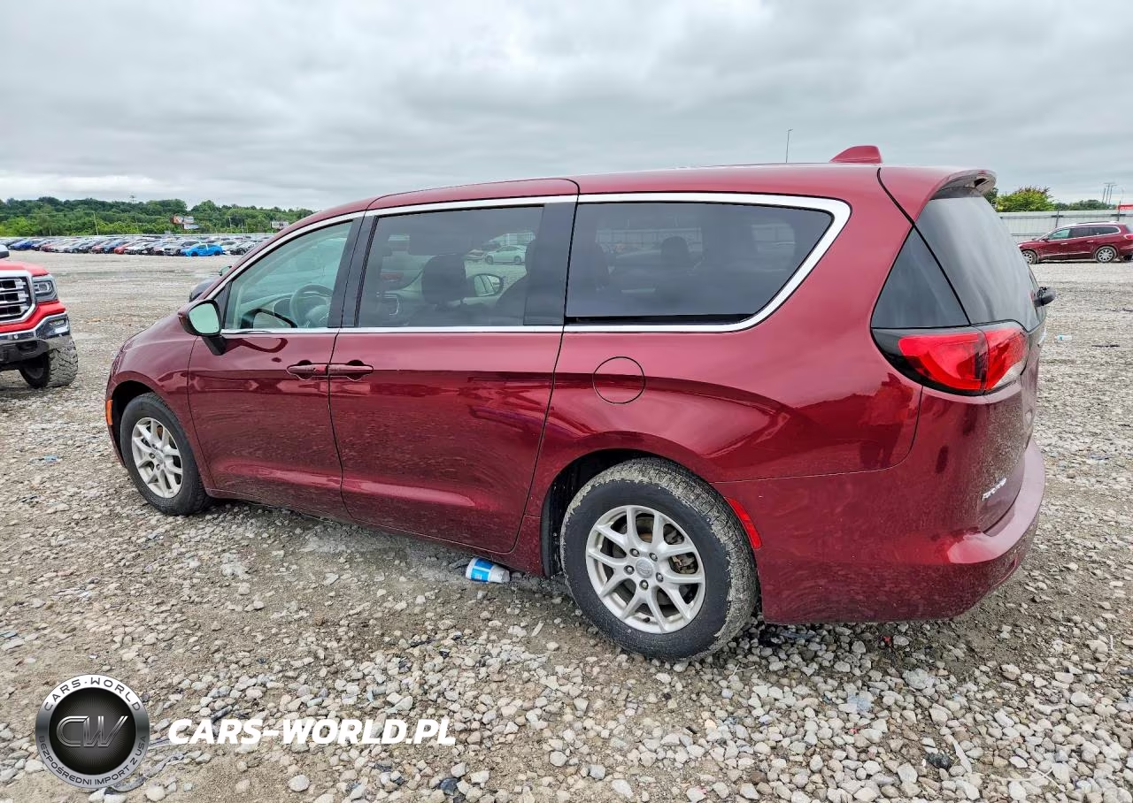 2018 Chrysler Pacifica Touring VIN:2C4RC1DG9JR130152 - 2