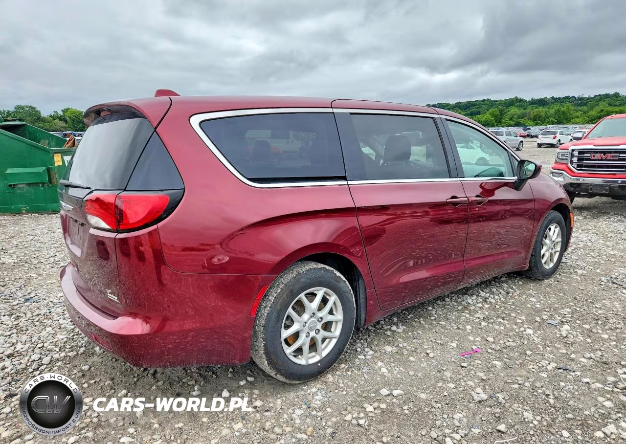 2018 Chrysler Pacifica Touring VIN:2C4RC1DG9JR130152 - 3