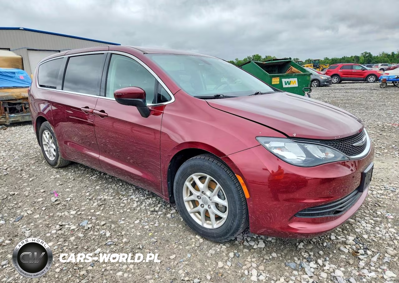 2018 Chrysler Pacifica Touring VIN:2C4RC1DG9JR130152 - 4