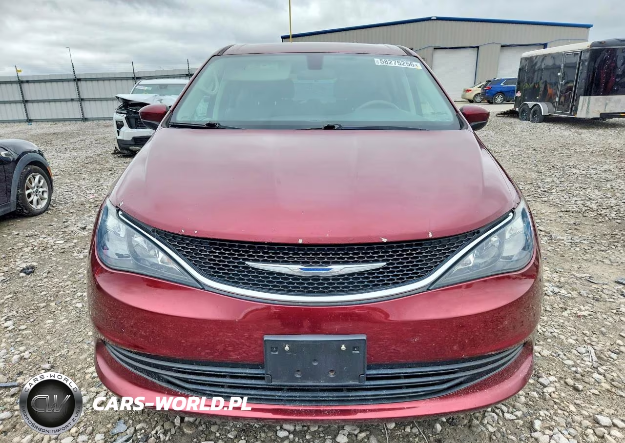 2018 Chrysler Pacifica Touring VIN:2C4RC1DG9JR130152 - 5