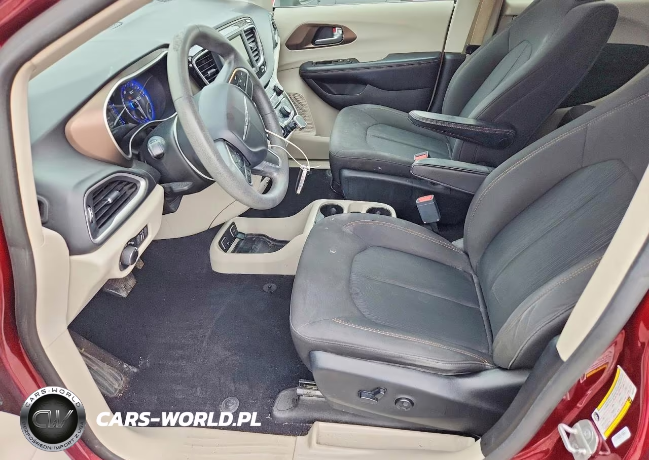 2018 Chrysler Pacifica Touring VIN:2C4RC1DG9JR130152 - 7