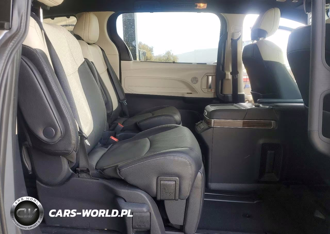 2025 Toyota Sienna Platinum 7-Passenger VIN:5TDESKFCXSS198051 - 10