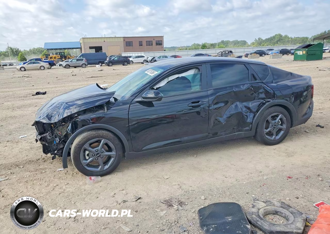 2025 Kia K4 Lxs – zdjęcie 1 z 13