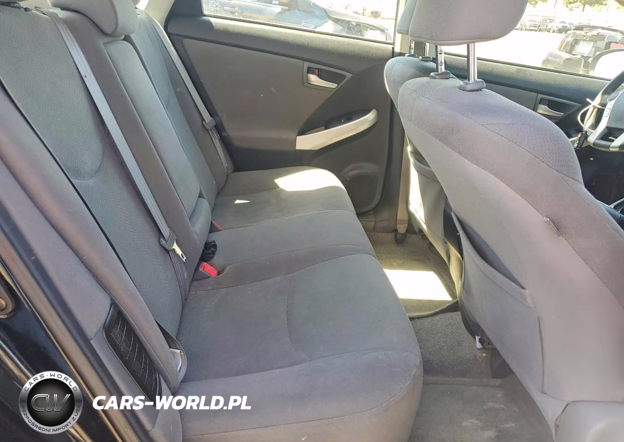 2013 Toyota Prius Two VIN:JTDKN3DU1D5554813 - 10