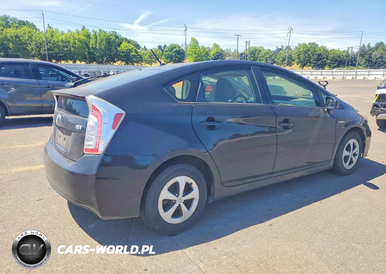2013 Toyota Prius Two VIN:JTDKN3DU1D5554813 - 3