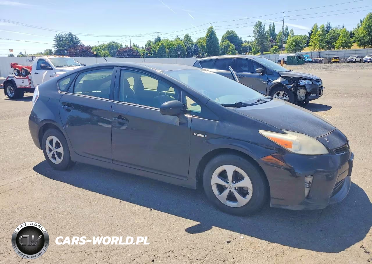 2013 Toyota Prius Two VIN:JTDKN3DU1D5554813 - 4