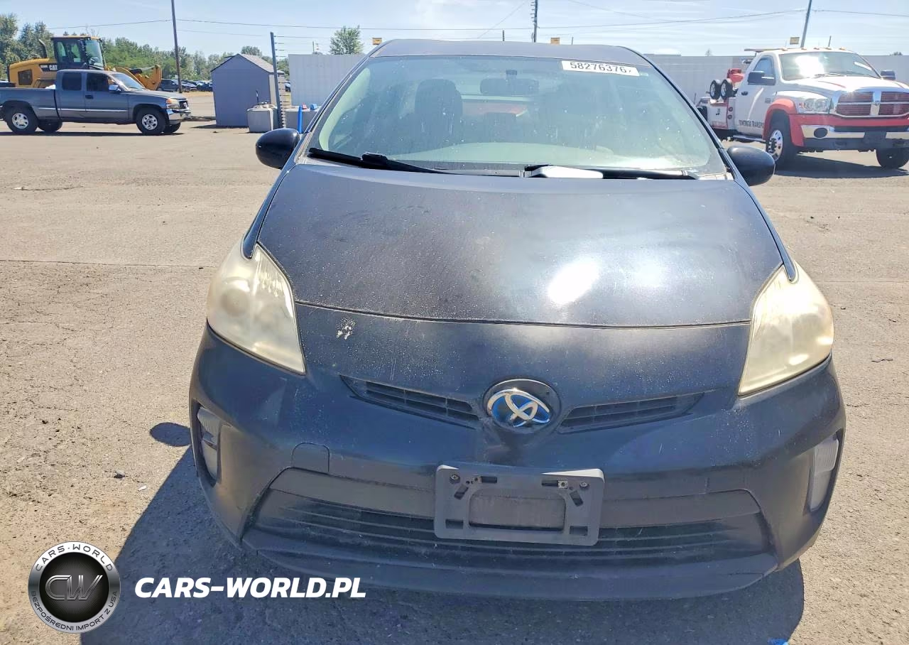 2013 Toyota Prius Two VIN:JTDKN3DU1D5554813 - 5