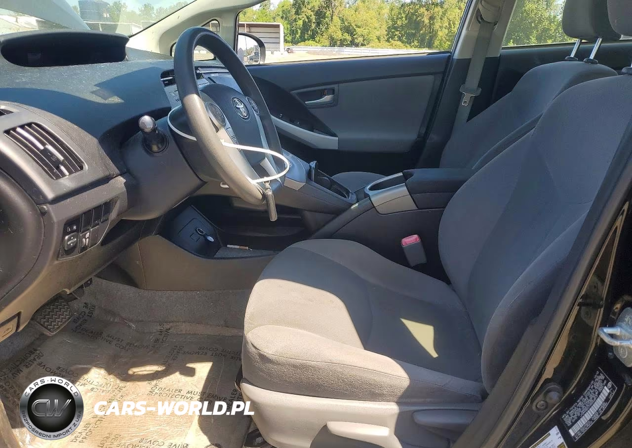 2013 Toyota Prius Two VIN:JTDKN3DU1D5554813 - 7