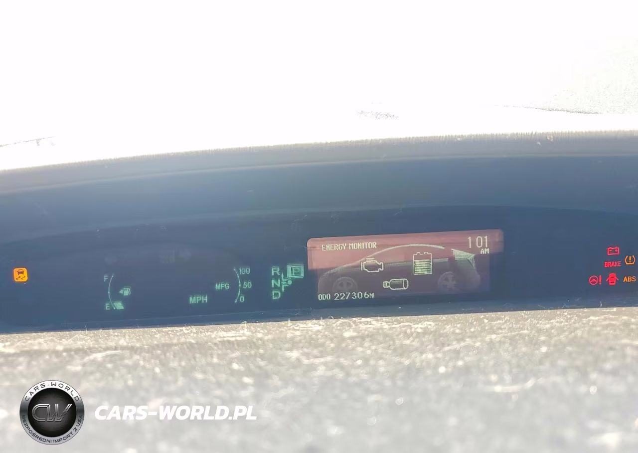 2013 Toyota Prius Two VIN:JTDKN3DU1D5554813 - 9