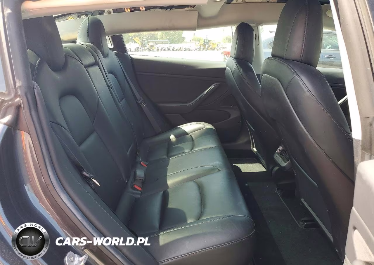 2019 Tesla Model 3 VIN:5YJ3E1EB5KF386823 - 10