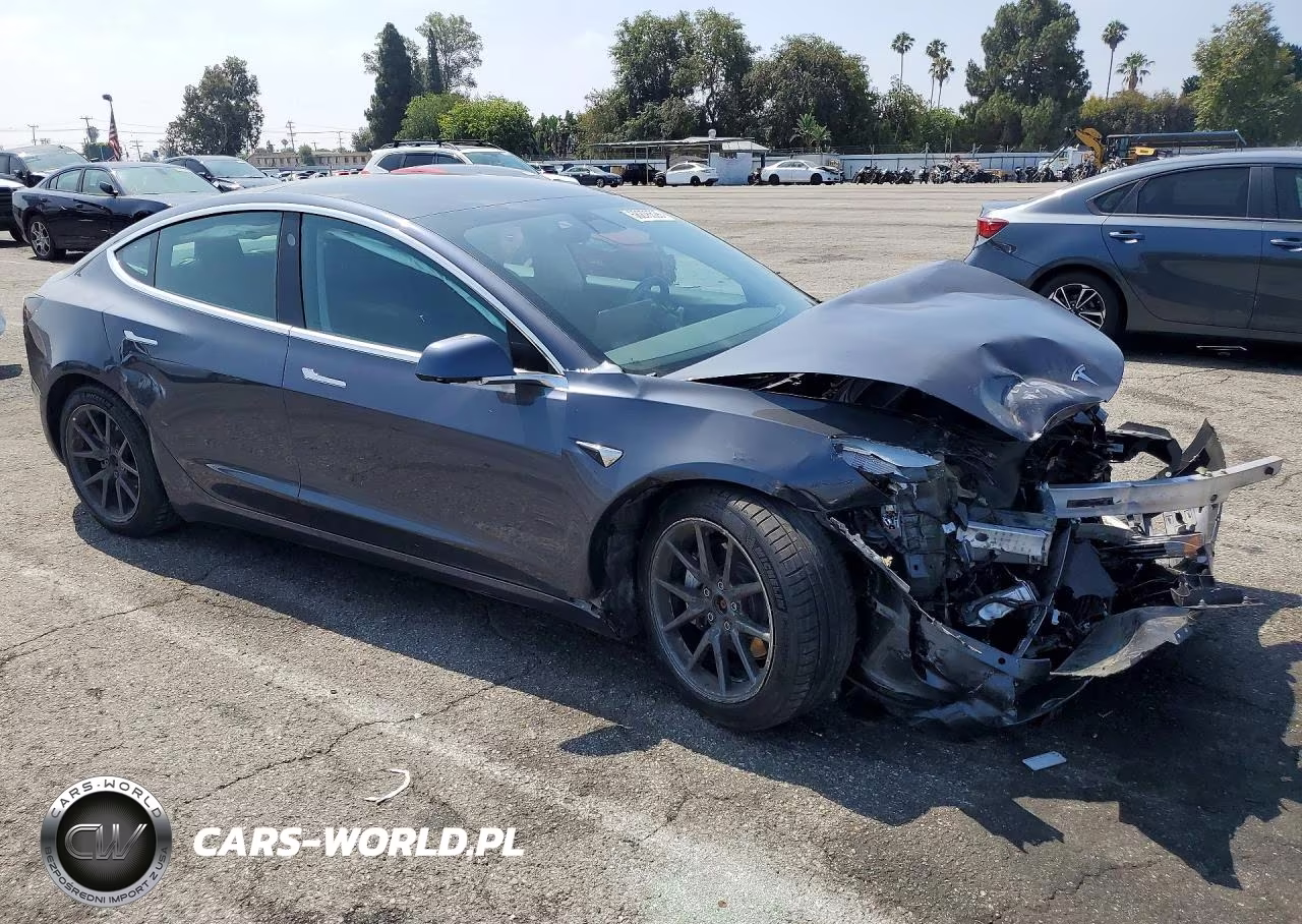 2019 Tesla Model 3 VIN:5YJ3E1EB5KF386823 - 4