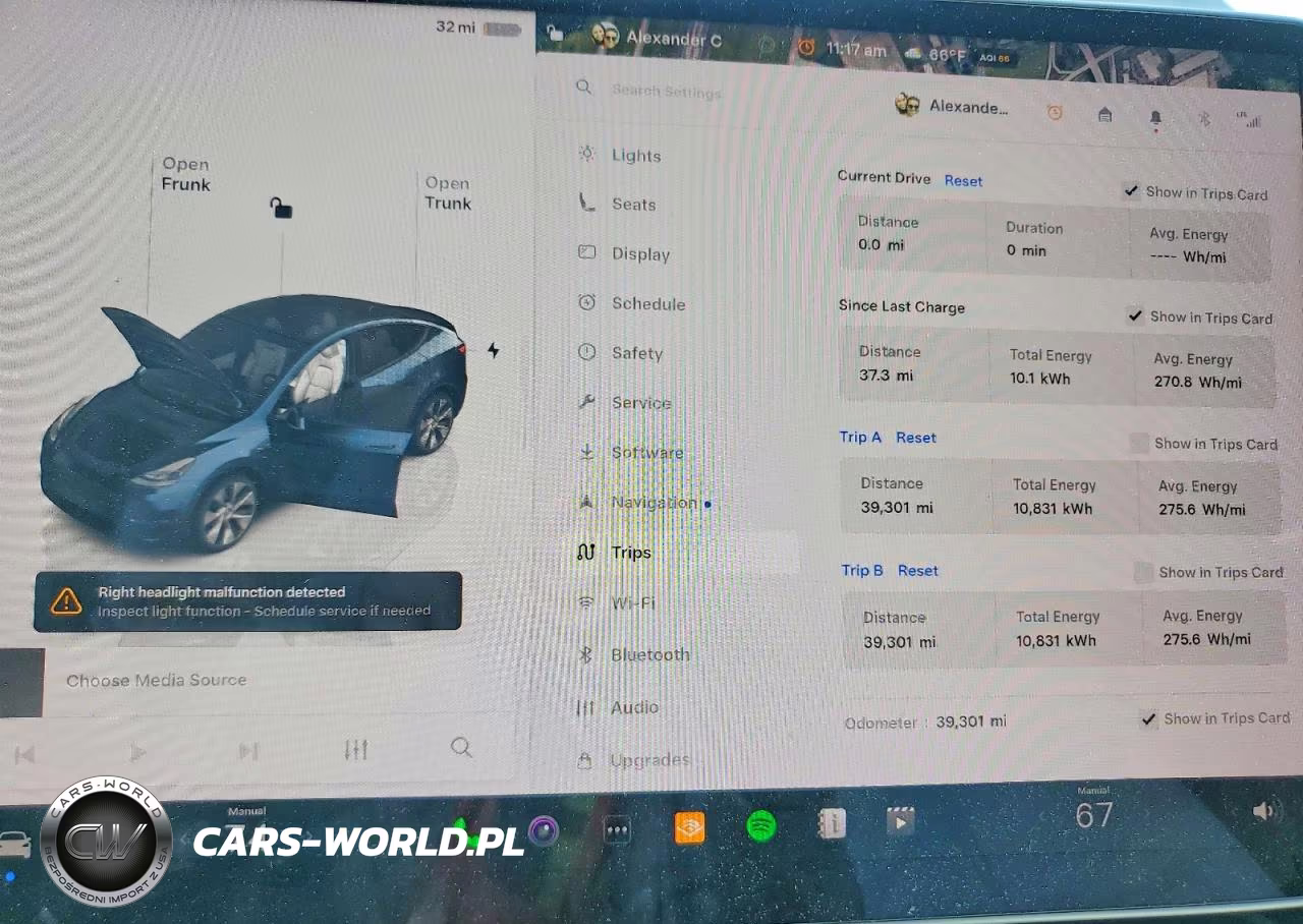 2023 Tesla Model Y VIN:7SAYGDEE3PA177731 - 9