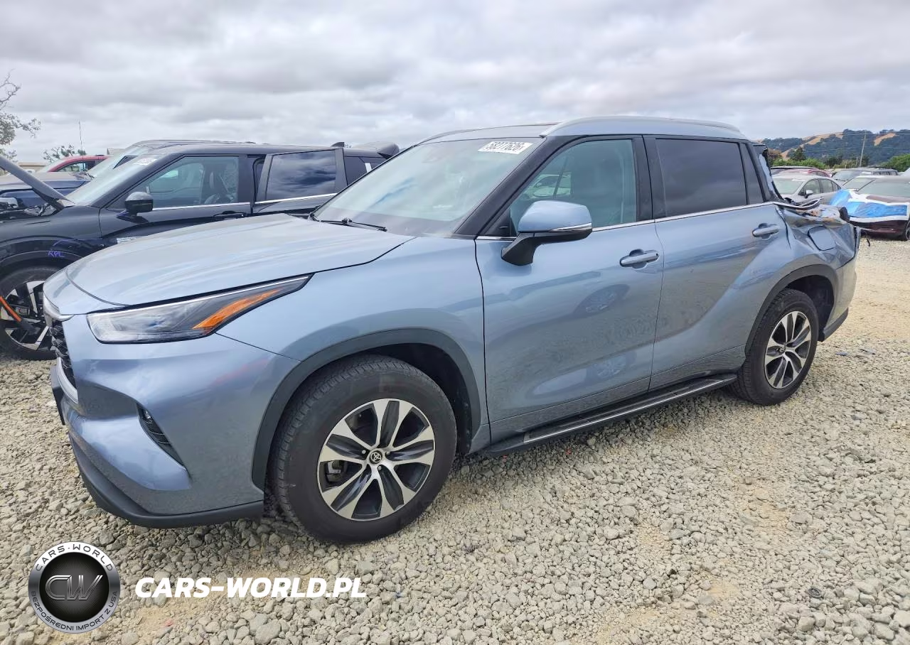 2022 Toyota Highlander Hybrid Xle – zdjęcie 1 z 13