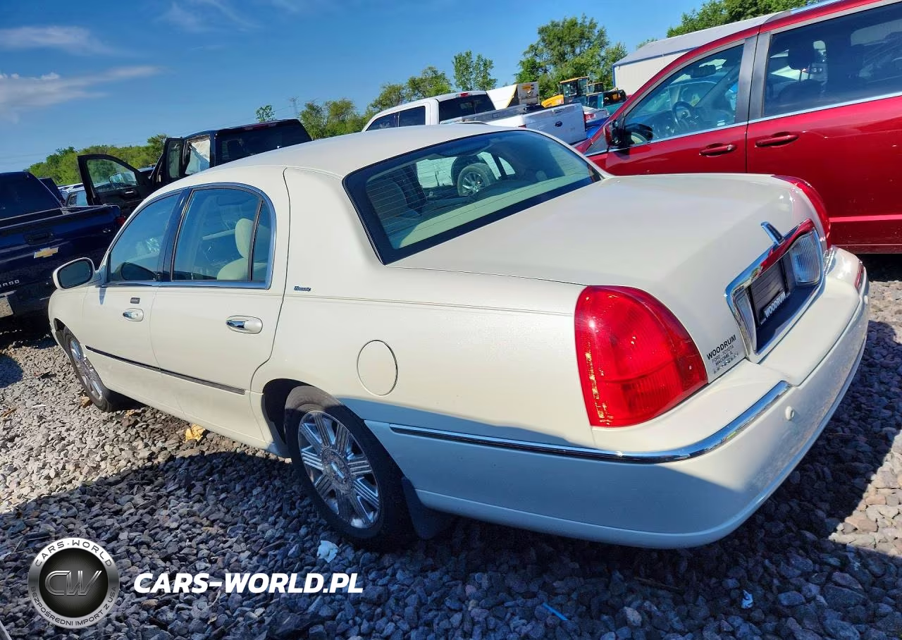 2004 Lincoln Town Car Ultimate VIN:1LNHM83W44Y679960 - 2