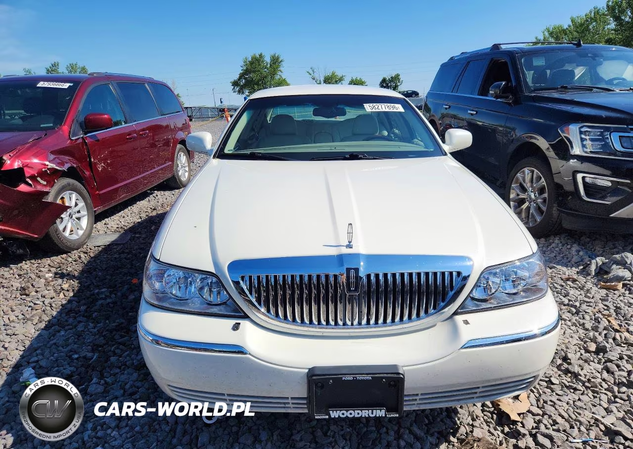 2004 Lincoln Town Car Ultimate VIN:1LNHM83W44Y679960 - 5