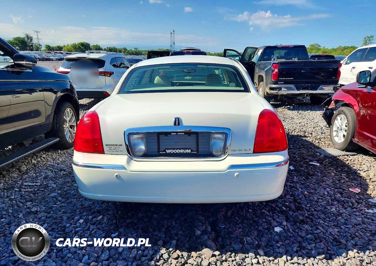 2004 Lincoln Town Car Ultimate VIN:1LNHM83W44Y679960 - 6