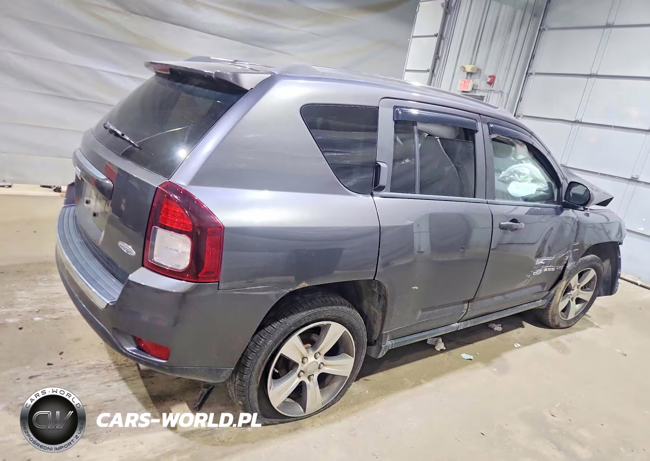 2016 Jeep Compass Latitude VIN:1C4NJDEB1GD696360 - 3