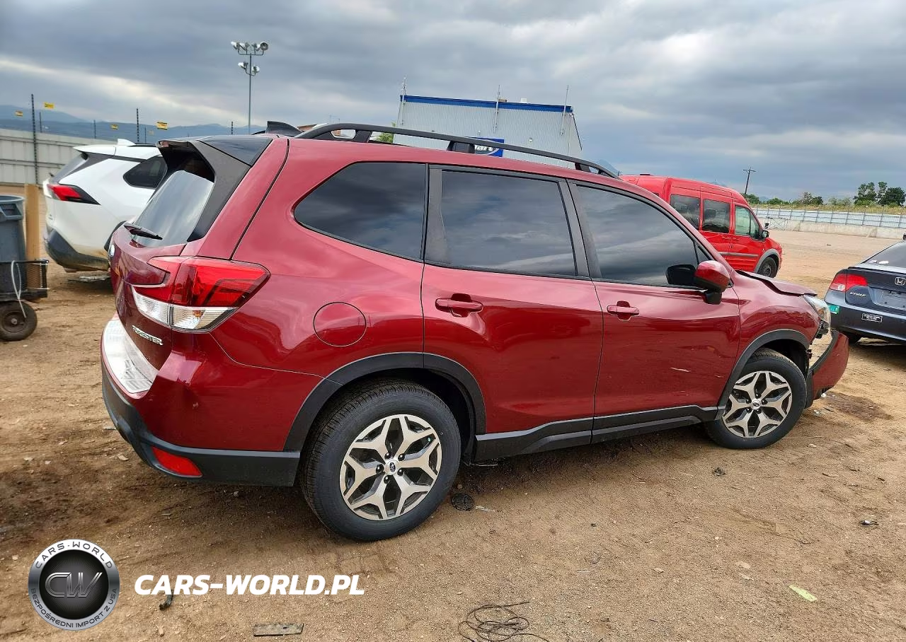 2024 Subaru Forester Premium VIN:JF2SKACC8RH476379 - 3