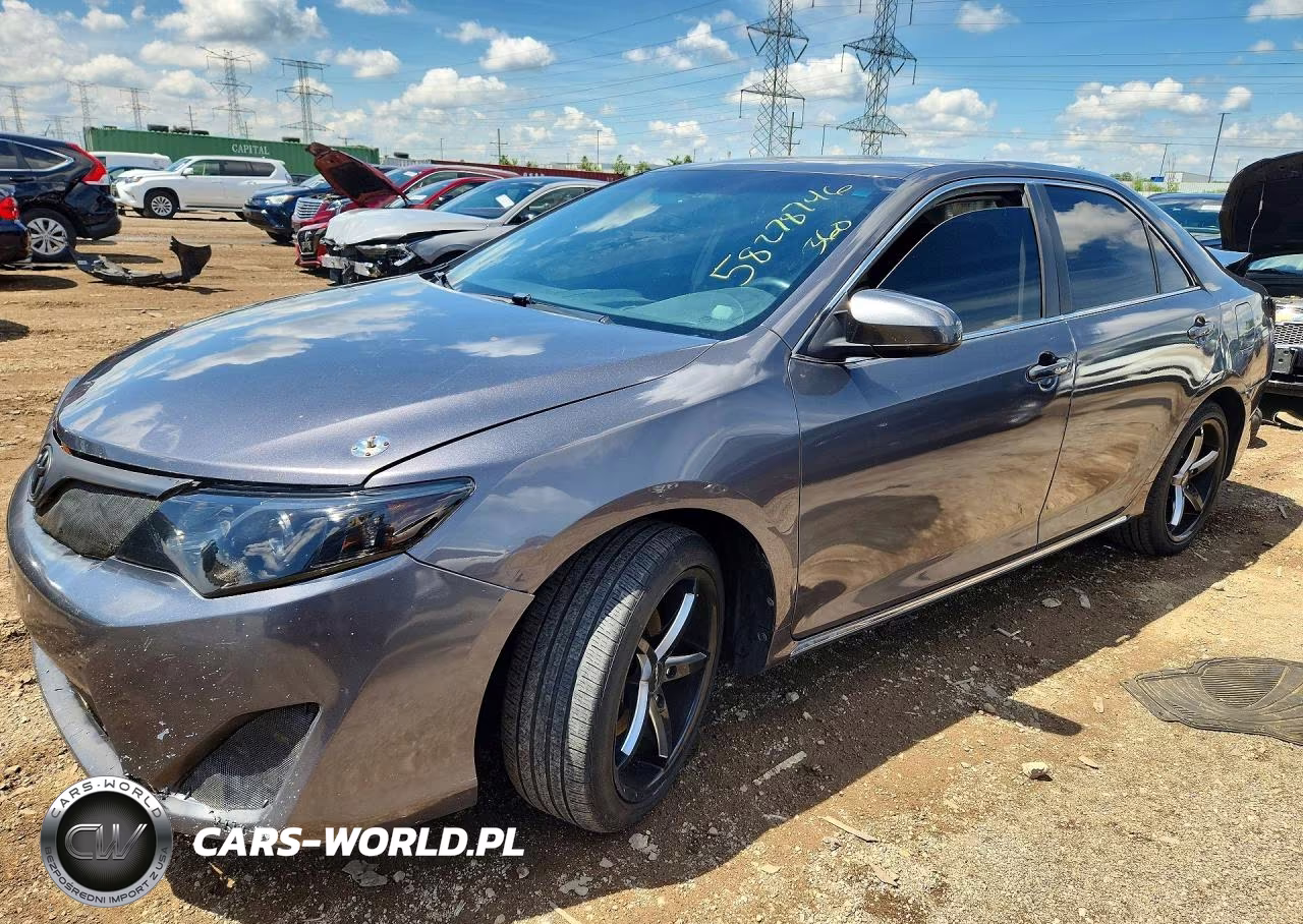 2014 Toyota Camry Le – zdjęcie 1 z 12