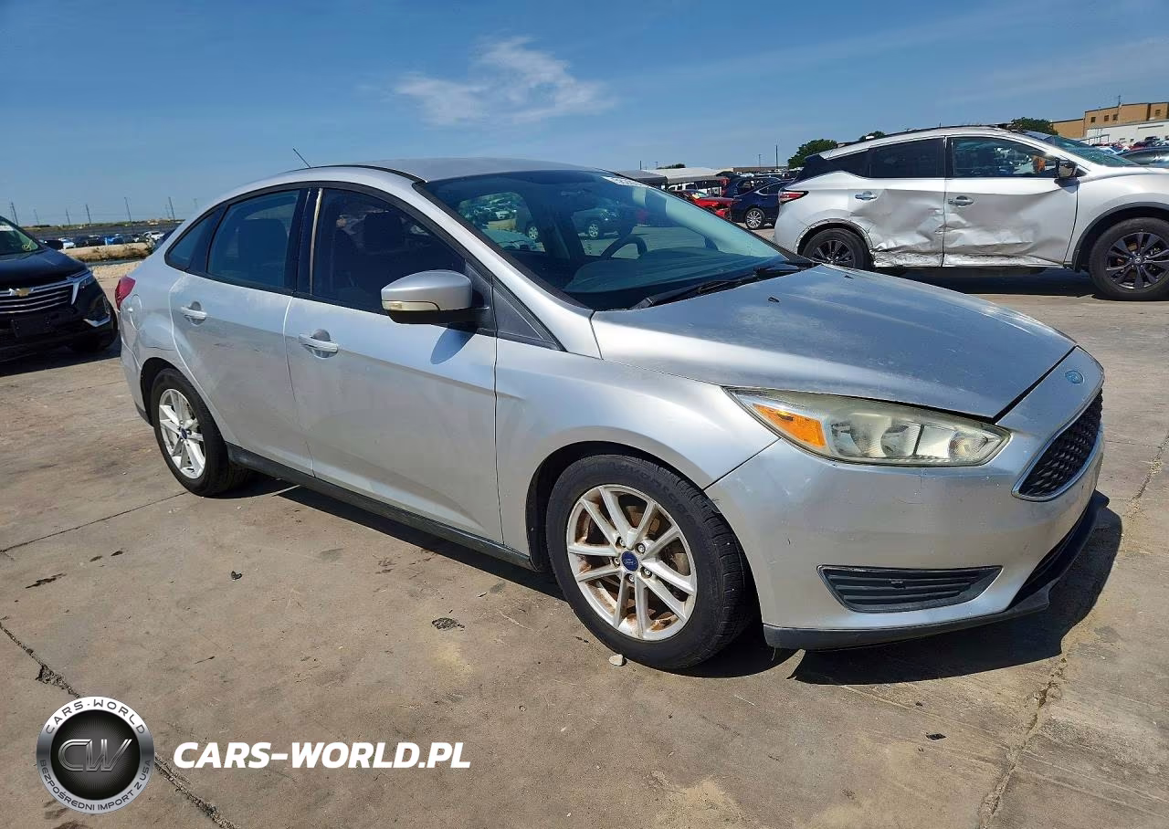 2015 Ford Focus Se VIN:1FADP3F23FL340649 - 4