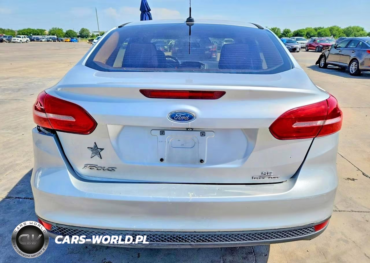 2015 Ford Focus Se VIN:1FADP3F23FL340649 - 6