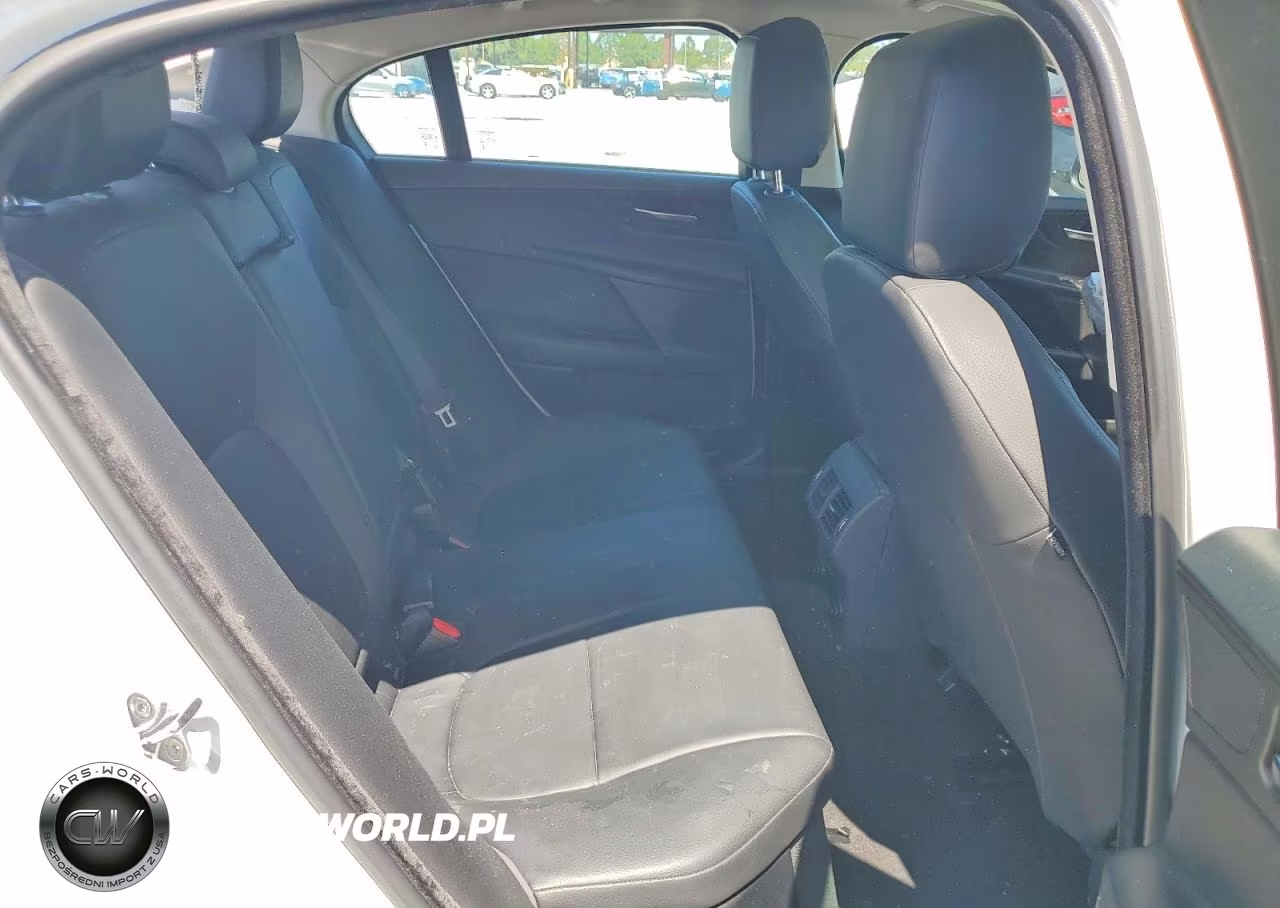2019 Jaguar Xe 25T Premium VIN:SAJAD4FX7KCP47943 - 10
