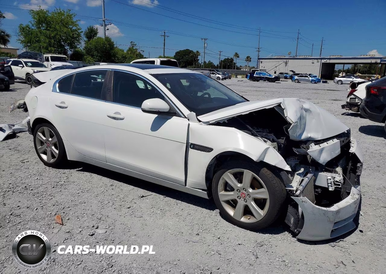 2019 Jaguar Xe 25T Premium VIN:SAJAD4FX7KCP47943 - 4