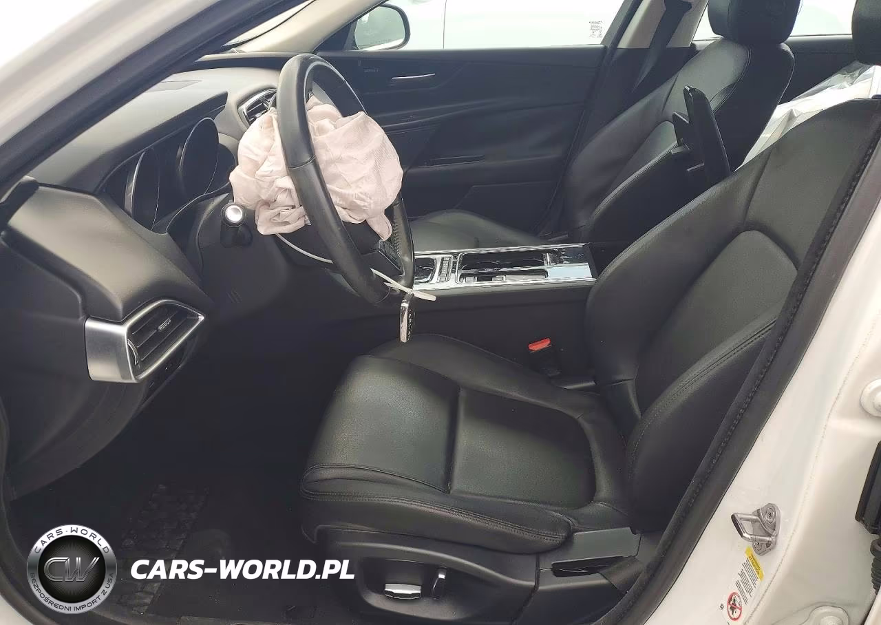 2019 Jaguar Xe 25T Premium VIN:SAJAD4FX7KCP47943 - 7