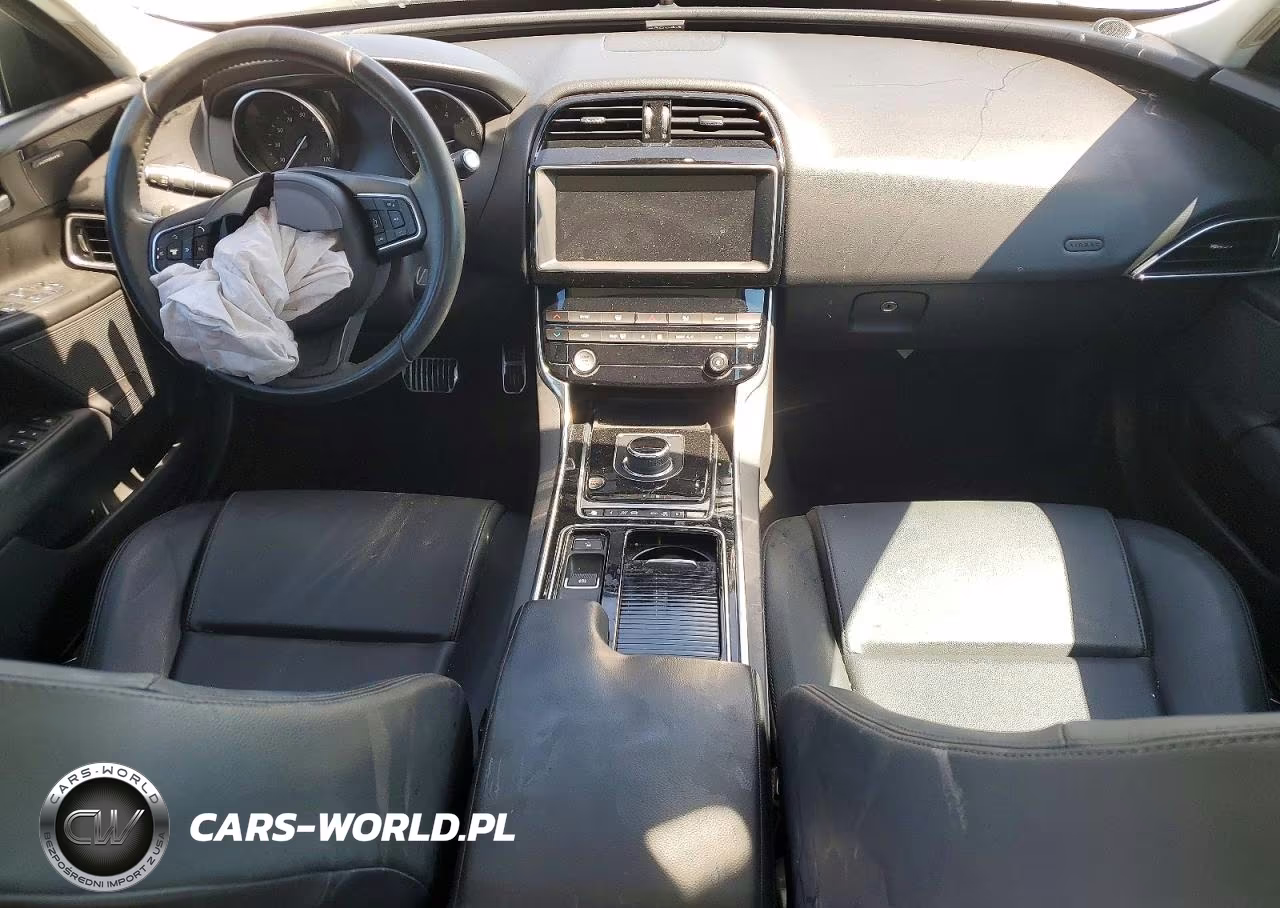 2019 Jaguar Xe 25T Premium VIN:SAJAD4FX7KCP47943 - 8