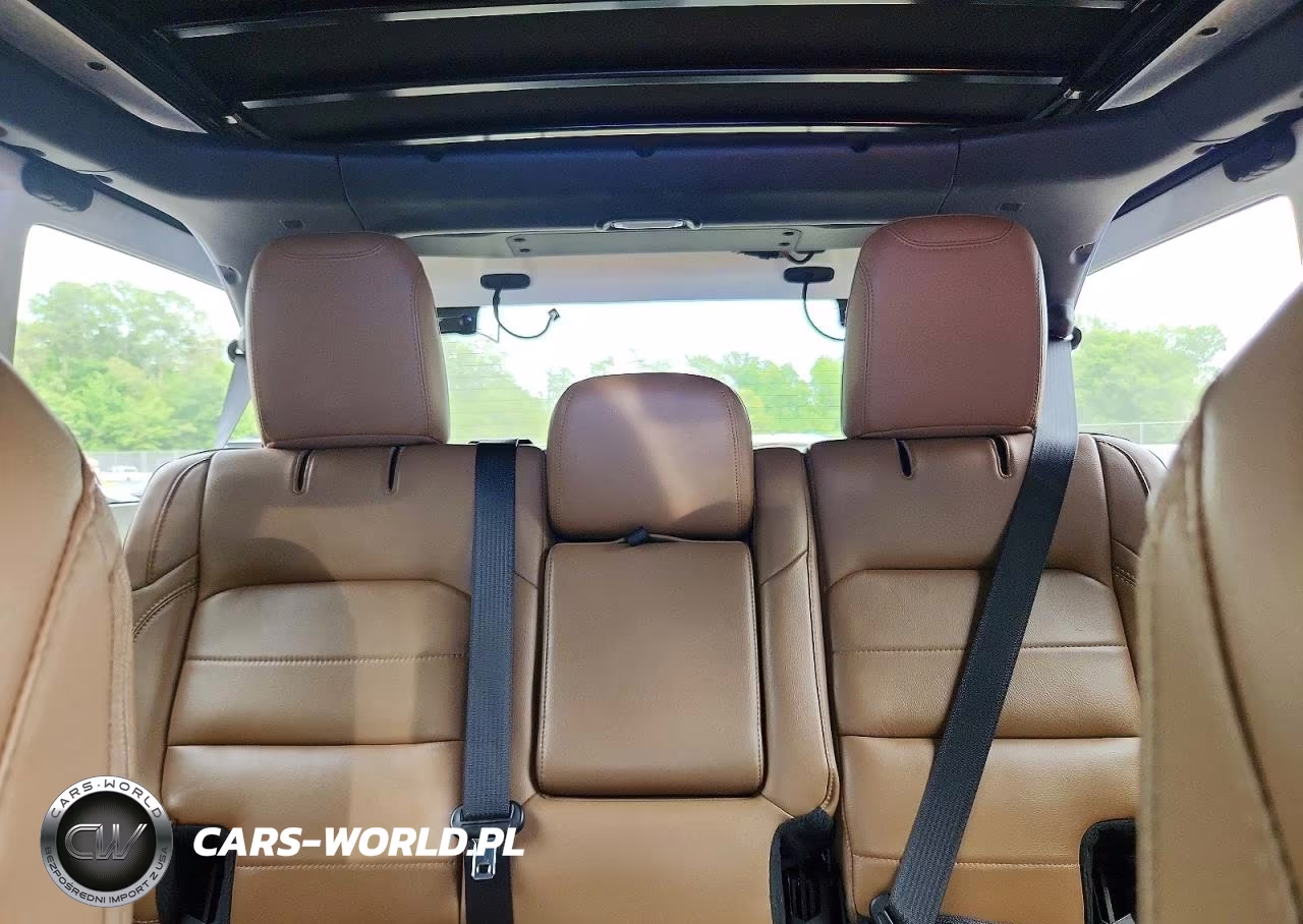 2020 Jeep Wrangler Unlimited Sahara VIN:1C4HJXEN2LW121692 - 10