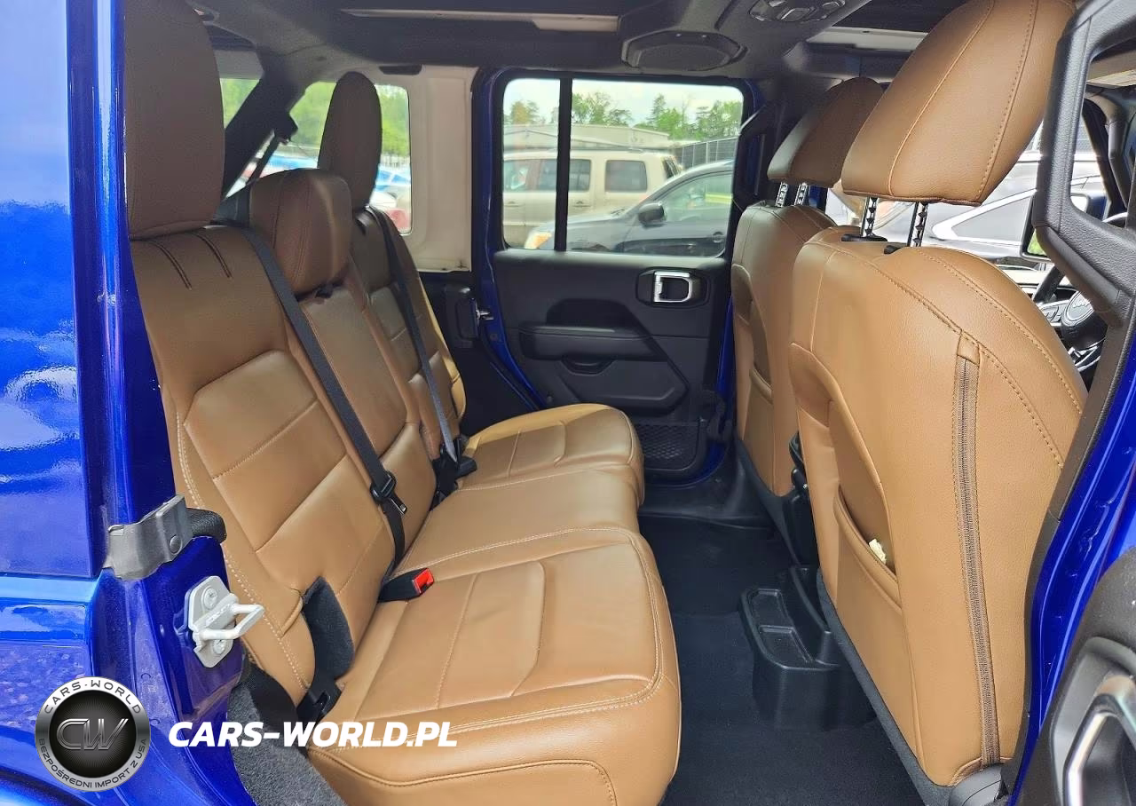 2020 Jeep Wrangler Unlimited Sahara VIN:1C4HJXEN2LW121692 - 11