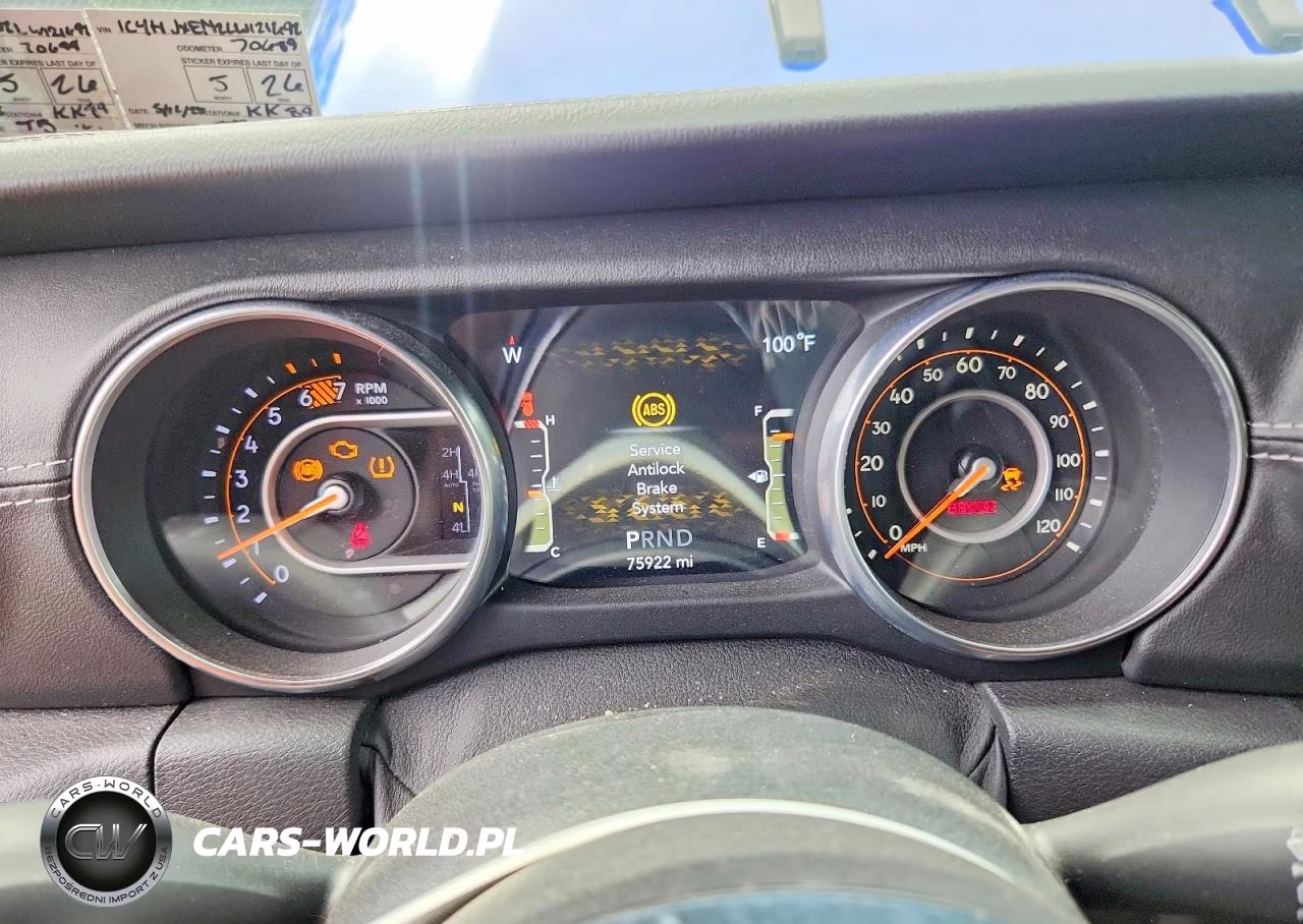 2020 Jeep Wrangler Unlimited Sahara VIN:1C4HJXEN2LW121692 - 9